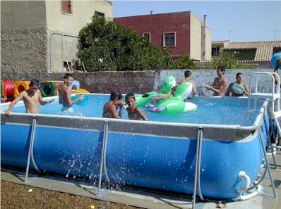 Giochi d'acqua nella Ludoteca comunale di Capoterra