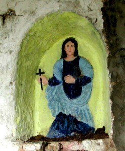 L’edicoletta contenente l’immagine a bassorilievo di Santa Barbara Vergine e Martire Cagliaritana